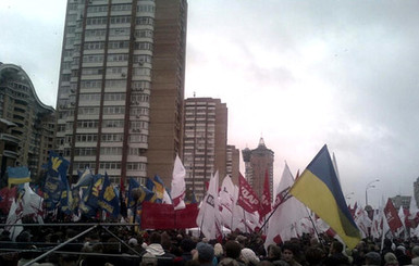 Митинг оппозиции под ЦИК: решение о перевыборах обжаловано в суде