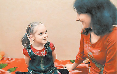 Малышку Анну-Лизу пять лет делят в судах папа-поляк и мама-украинка 