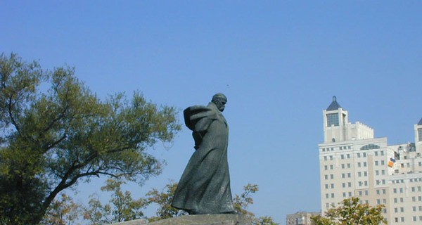 В Москве вернули на место памятник Шевченко