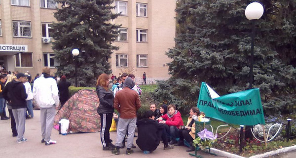 В Одессе митингуют сторонники Чекиты: активисты голодают...с бутербродами