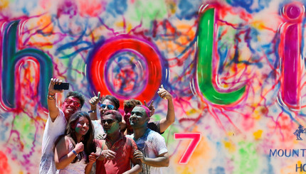 В Индии стартовал самый красочный фестиваль года Холи