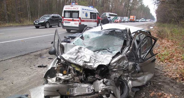 Водитель Opel Vivaro под Киевом уничтожил Daewoo Matiz