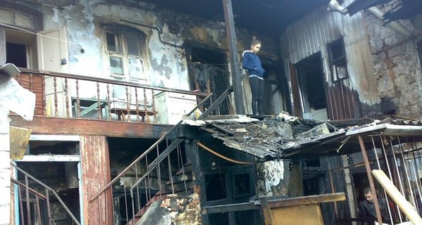На одесской Молдаванке сгорел дом: пожар оставил без жилья сироту