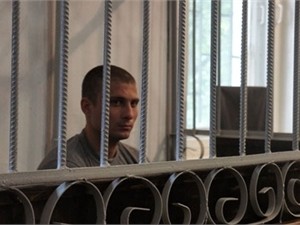Обидчик Поповой попросился в суде на волю