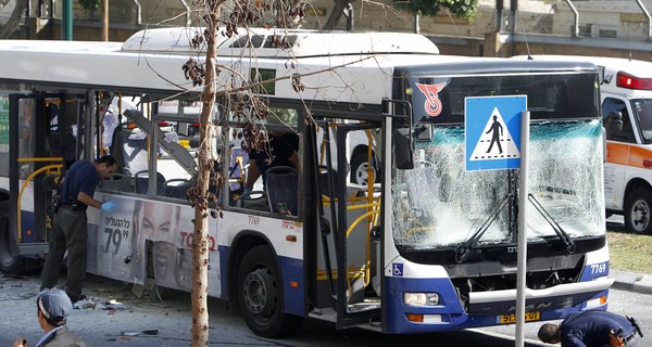 Террористы взорвали автобус в Тель-Авиве