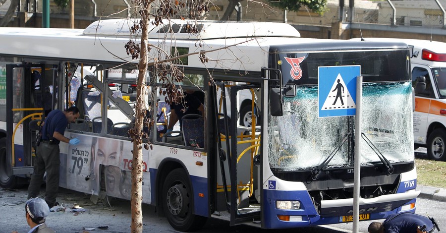 Террористы взорвали автобус в Тель-Авиве