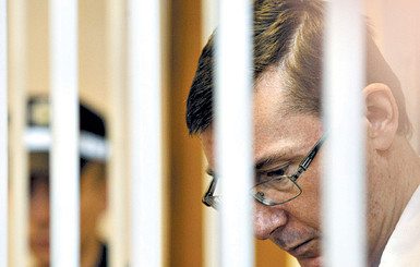 Суд так и не смог принять решение по Луценко 