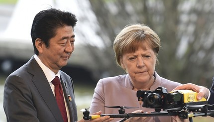 Ангела Меркель и Синдзо Абэ открыли международную выставку технологий