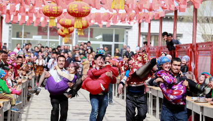 В китайском городе Аксу проходит фестиваль Невруз