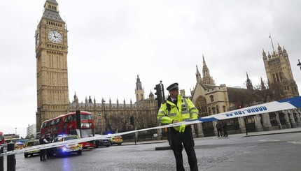 В Лондоне произошел теракт: фото с места происшествия