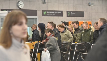 В Киеве открыли обновленный вестибюль станции метро 