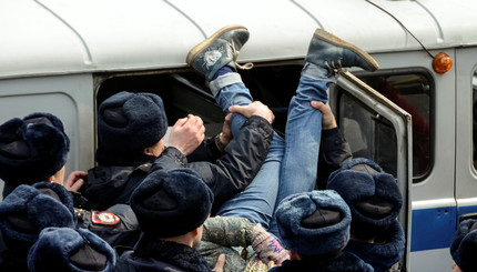 В России полиция задержала участников антикоррупционной акции