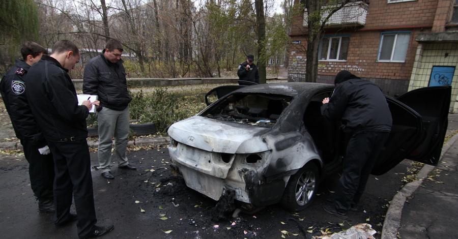 Поджоги машин в Донецке : месть за газоны или забавы молодежи?