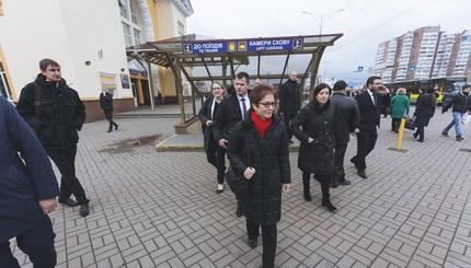 Посол США Мари Йованович каталась на трамвае в Виннице