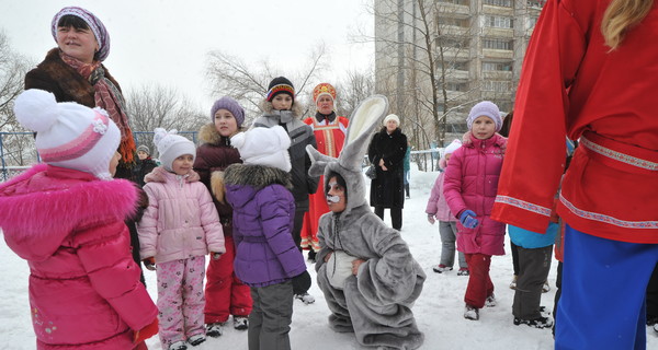 Карнавальная мода-2013: харьковчане перевоплотятся в змей, ковбоев и Черного лебедя