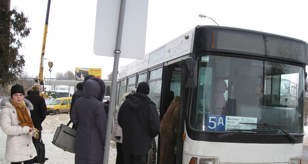 В зимних пробках автобусы ходят с 40­минутным интервалом
