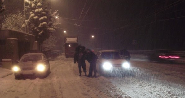 Ялтинскую трассу замело снегом