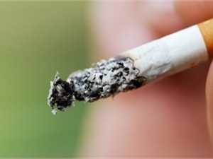 В Украине запретили курить в общественных местах
