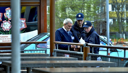 Машину Савченко эвакуируют с места происшествия 