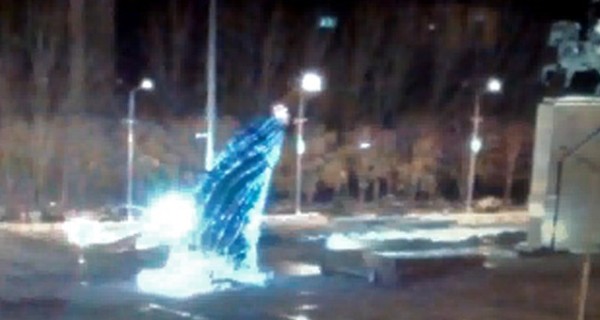 В Киргизии рухнула главная новогодняя елка страны