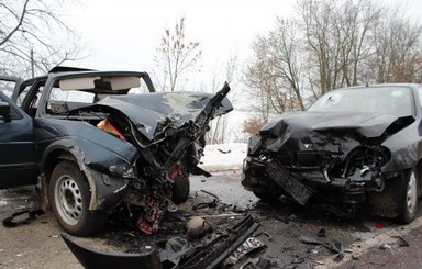 В ДТП на Львовщине погибло двое людей, еще девять человек пострадало