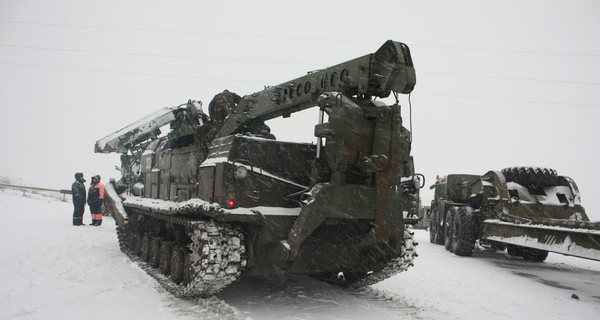 На дороги вывели военную технику