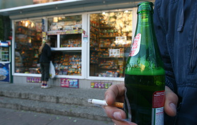 Рада хочет запретить продажу алкоголя и табака в киосках 