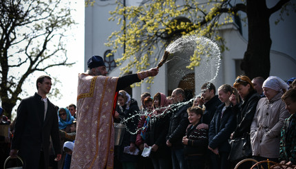 В Украине освещают пасху в Воскресение Христово