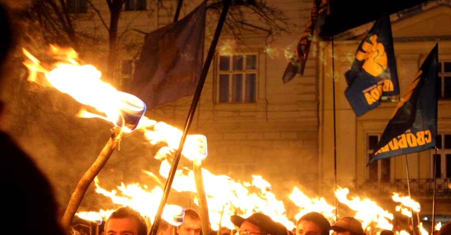 Во Львове день рождения Бандеры отпраздновали факельным шествием