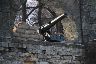 На Потемкинской лестнице установили пушки и пулеметы