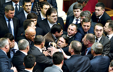 Последний день Рады: Шуфрич проголосовал за свободу для Тимошенко, а оппозиционеры - нет