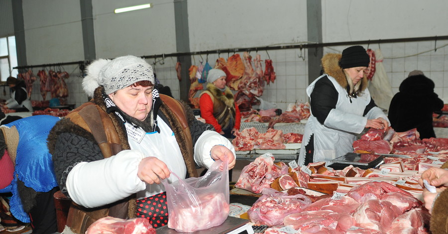 После праздников на рынках начались мясные распродажи