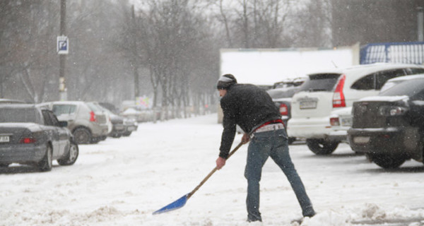 Снегопад в Одессе заставил одесситов ночевать в офисах и автомобилях 