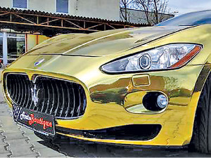 Владелец золотого Maserati променял его на обычный джип 