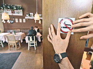 В гей-клубах дымят в открытую, а в элитных ресторанах – штраф предлагают заплатить клиентам