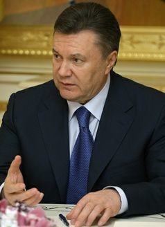 За плохую уборку снега Янукович уволил трех чиновников