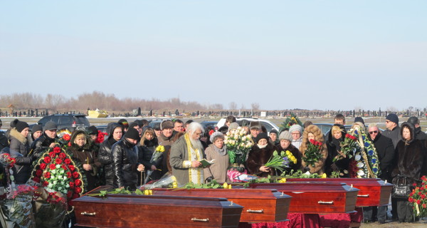 Судью Трофимова и его семью похоронили в закрытых гробах 