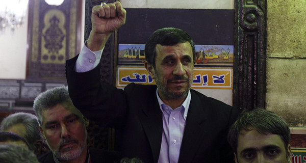 На лидера Ирана Ахмадинежада совершено нападение