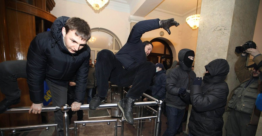 Крещатик в осаде: 