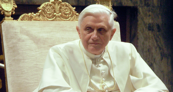 Итальянские СМИ: Папа перенес операцию на сердце