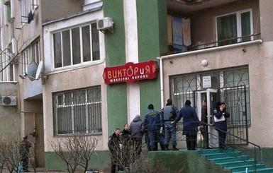 Под Одессой разбойники со стрельбой и бранью ограбили ювелирный магазин