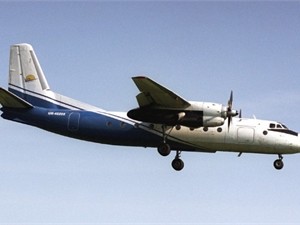 В Донецке изучают черные ящики с разбившегося самолета