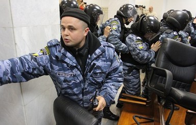 Тимошенко судят за убийство: Судебное заседание могут перенести в другой город.