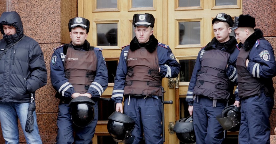 Депутаты Киевсовета так и не решили, кого пускать в Киевсовет 