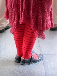 В Мариуполе поезд сбил пожилого мужчину в красном платье