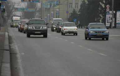 Дороги Донецка: в центре - как перед Евро, на окраинах - как после бомбежки