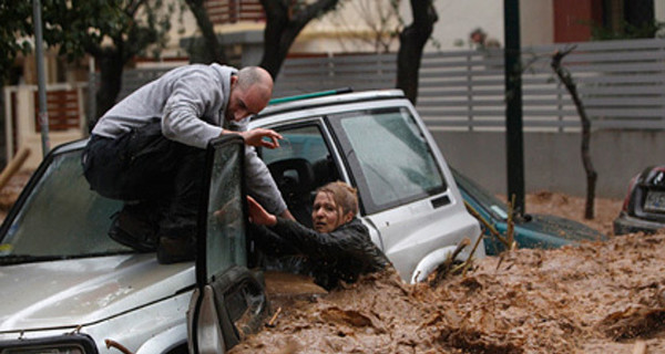 В Афинах произошло самое сильное наводнение за полвека