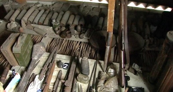 В доме херсонского коллекционера нашли маузер и гранату без чеки