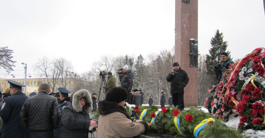 Во Львове ветераны и коммунисты мирно отпраздновали День защитника Отечества