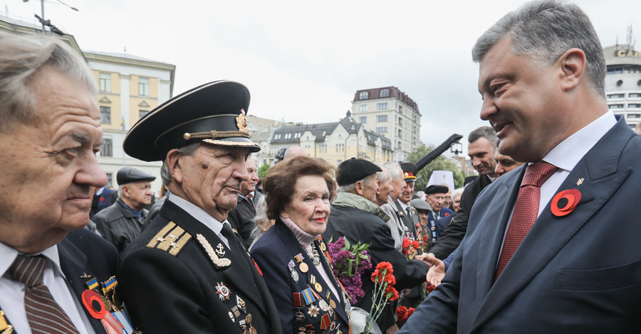 Возложение цветов в Парке Славы 